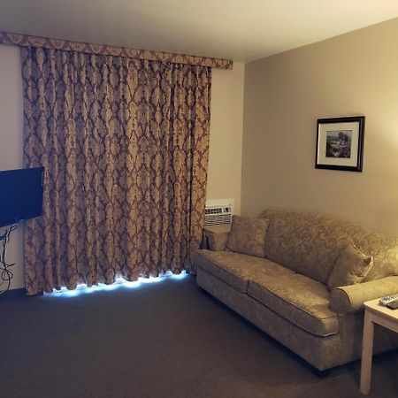 Shemron Suites Hotel Deep River Екстериор снимка
