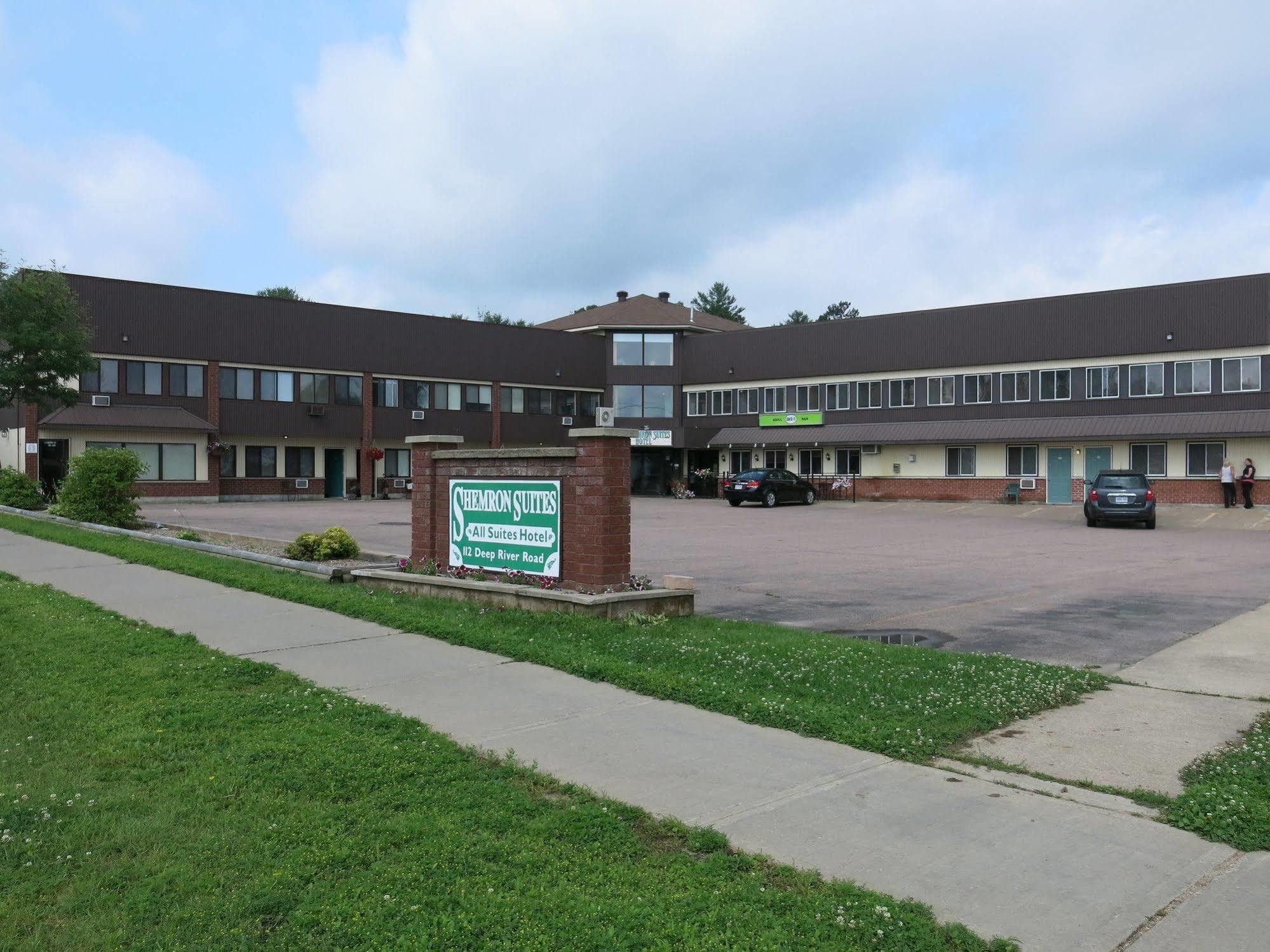Shemron Suites Hotel Deep River Екстериор снимка