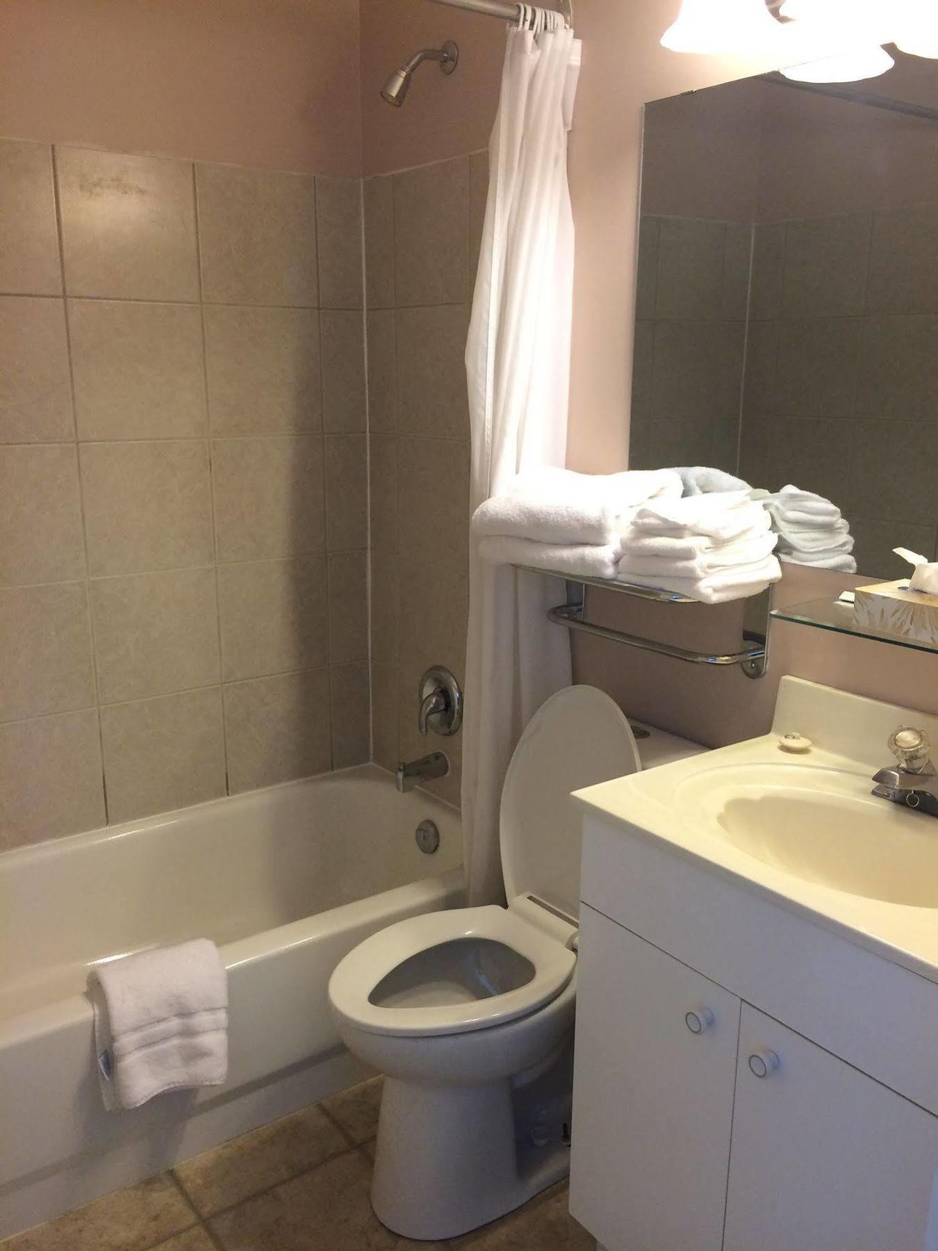 Shemron Suites Hotel Deep River Екстериор снимка