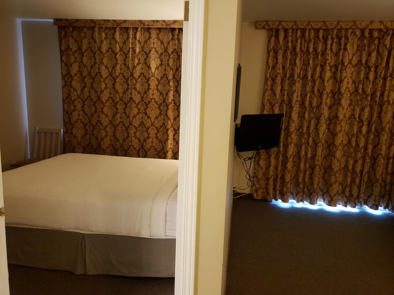 Shemron Suites Hotel Deep River Екстериор снимка