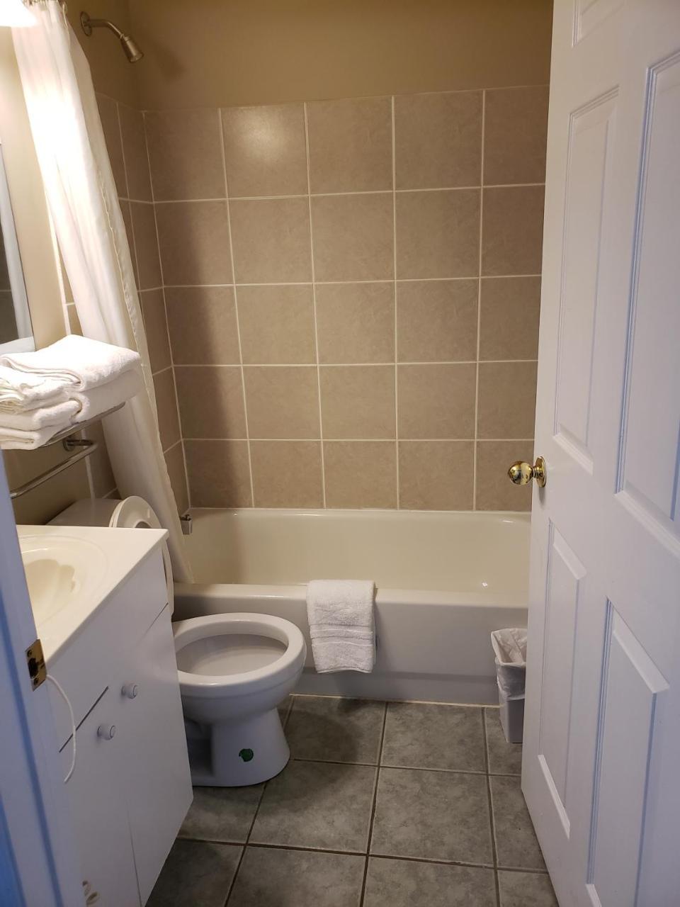 Shemron Suites Hotel Deep River Екстериор снимка