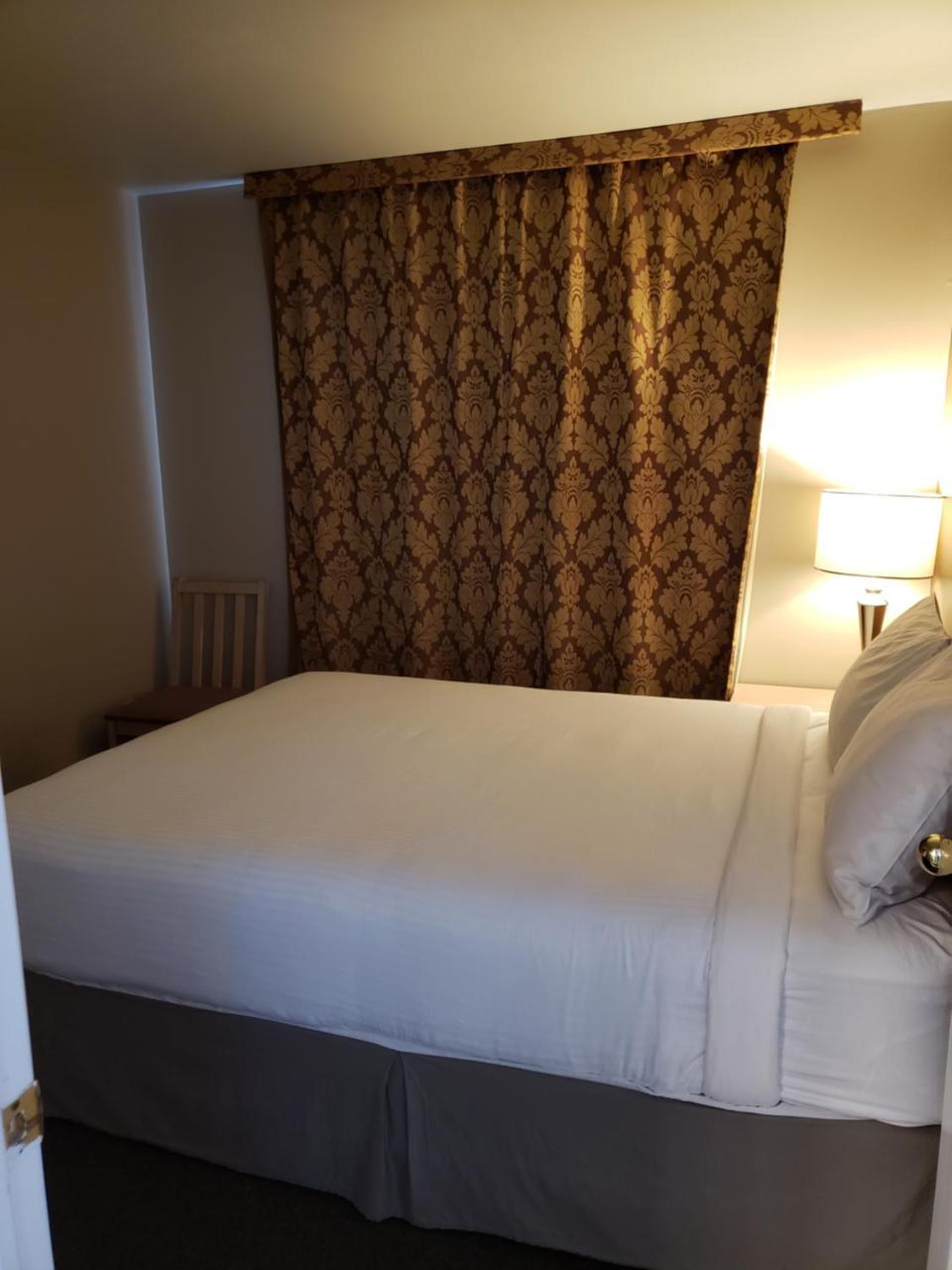 Shemron Suites Hotel Deep River Екстериор снимка