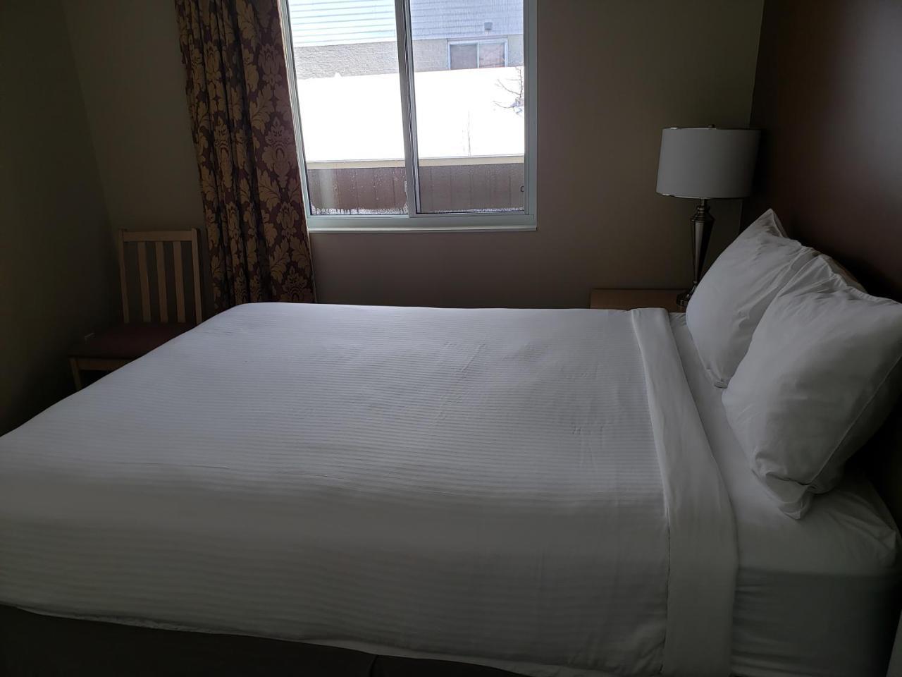 Shemron Suites Hotel Deep River Екстериор снимка