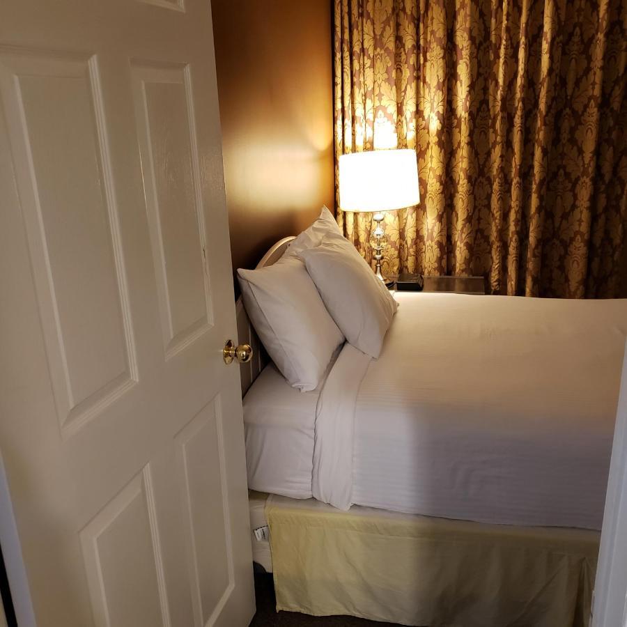 Shemron Suites Hotel Deep River Екстериор снимка