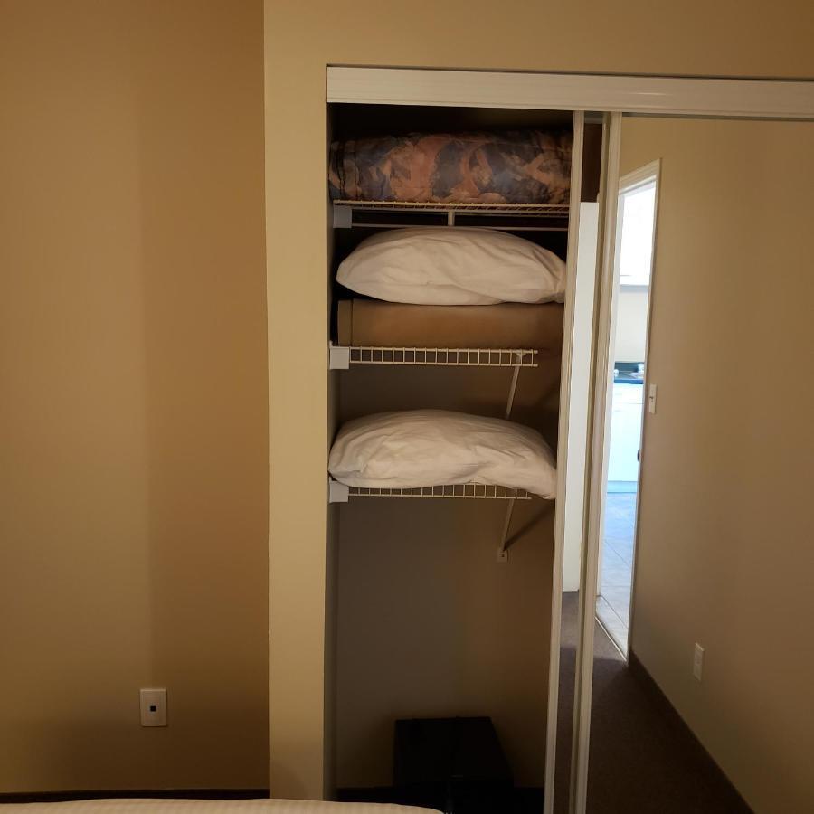 Shemron Suites Hotel Deep River Екстериор снимка