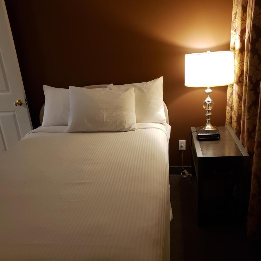 Shemron Suites Hotel Deep River Екстериор снимка